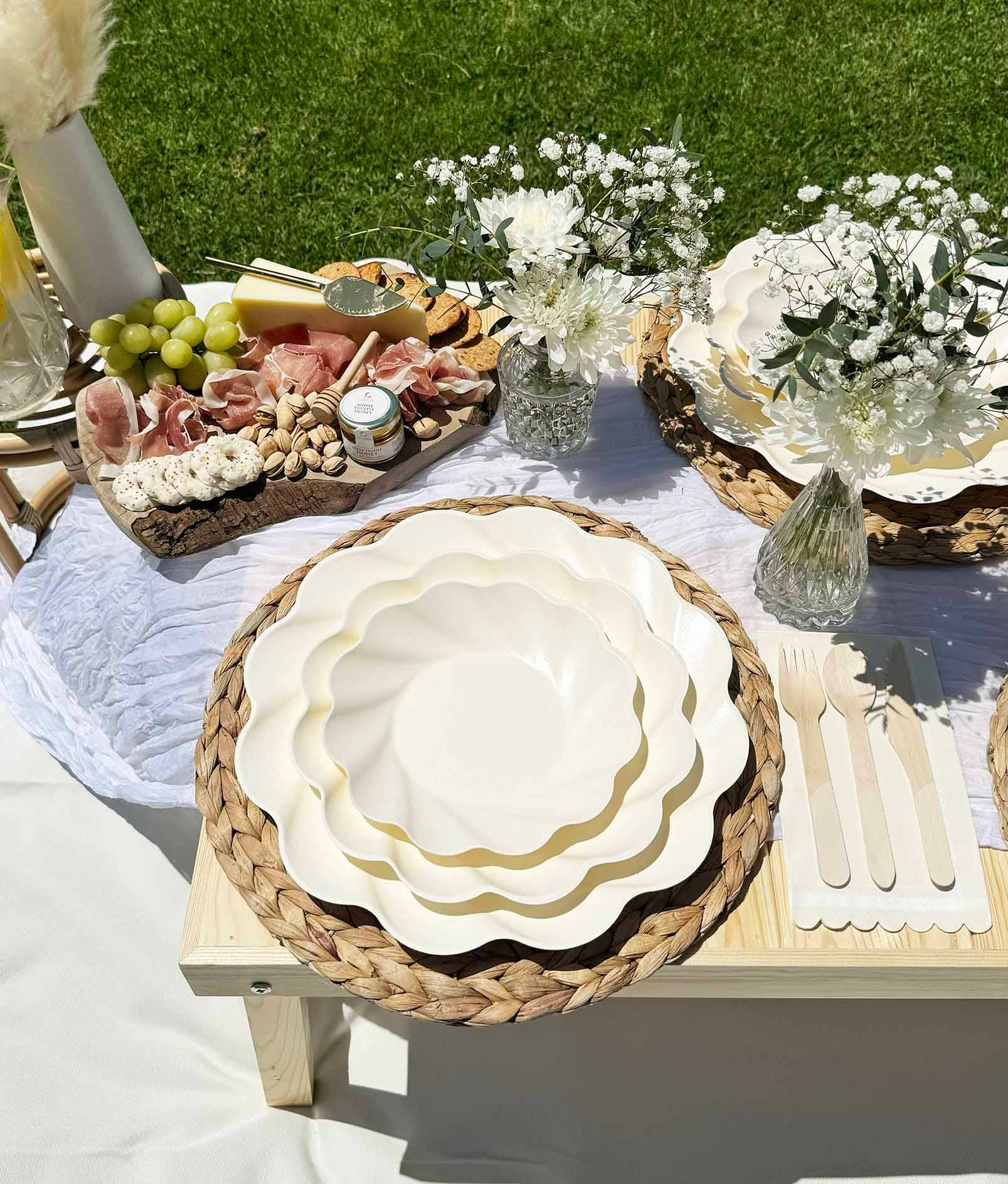 Cream Scallop Dinner Napkins